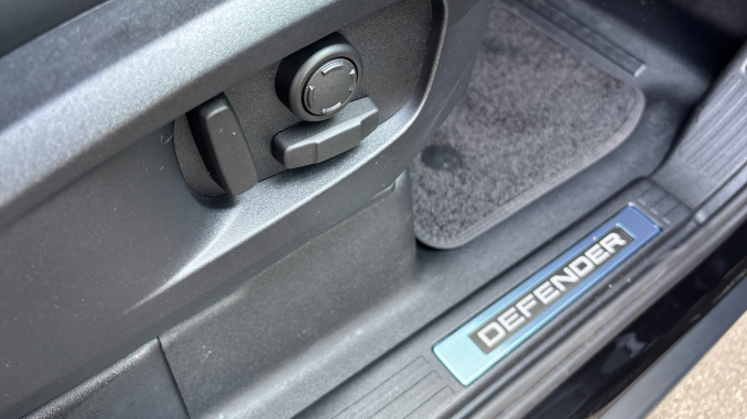 Land Rover Defender 3.0 D250 X-Dynamic SE 110 5dr Auto Diesel Estate - Image 47